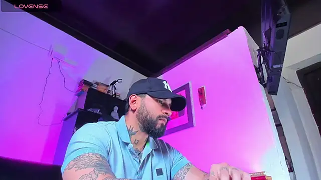 Snapshot of CamiloGray_ chatting on September 16, 2025, 1:45 pm CamiloGray online show from September 16, 2025, 1:45 pm