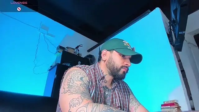 Snapshot of CamiloGray_ chatting on September 18, 2025, 3:14 pm CamiloGray online show from September 18, 2025, 3:14 pm