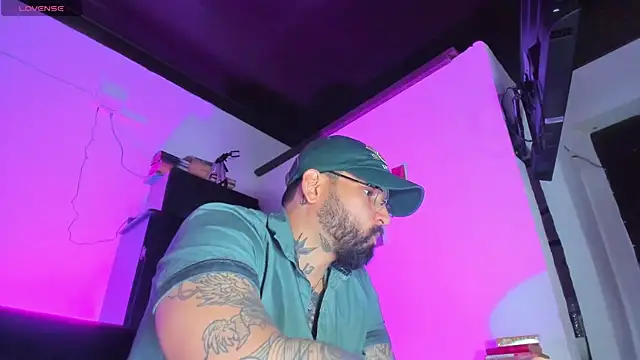 Snapshot of CamiloGray_ chatting on September 22, 2025, 2:08 pm CamiloGray online show from September 22, 2025, 2:08 pm