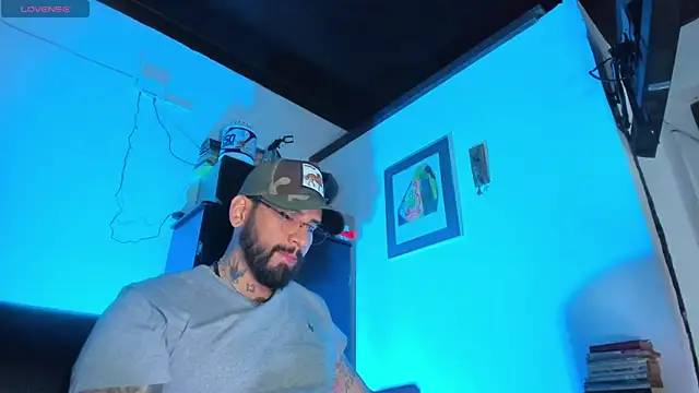 Snapshot of CamiloGray_ chatting on September 27, 2025, 2:44 pm CamiloGray online show from September 27, 2025, 2:44 pm