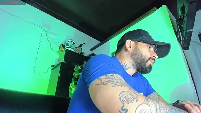 Snapshot of CamiloGray_ chatting on September 28, 2025, 1:05 pm CamiloGray online show from September 28, 2025, 1:05 pm