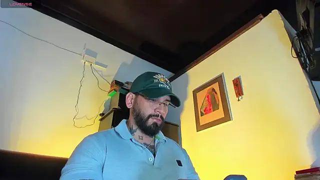 Snapshot of CamiloGray_ chatting on October 3, 2025, 2:03 pm CamiloGray online show from October 3, 2025, 2:03 pm