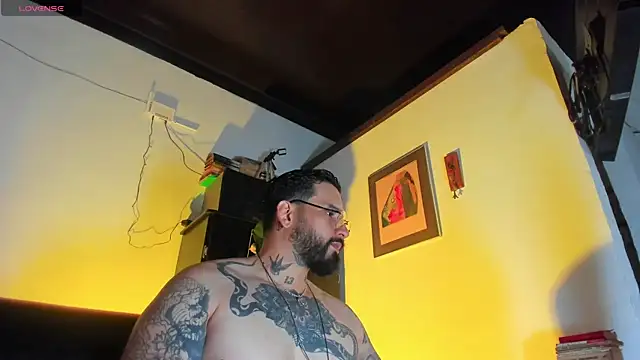 Snapshot of CamiloGray_ chatting on October 7, 2025, 2:25 pm CamiloGray online show from October 7, 2025, 2:25 pm