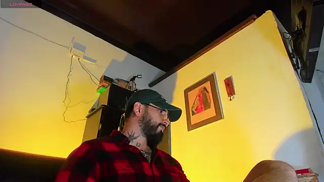 Snapshot of CamiloGray_ chatting on October 17, 2025, 3:25 pm CamiloGray online show from October 17, 2025, 3:25 pm