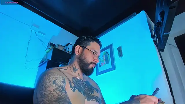 Snapshot of CamiloGray_ chatting on October 24, 2025, 2:24 pm CamiloGray online show from October 24, 2025, 2:24 pm