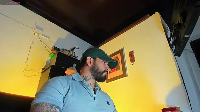 Snapshot of CamiloGray_ chatting on October 31, 2025, 1:56 pm CamiloGray online show from October 31, 2025, 1:56 pm