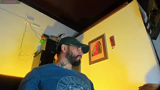 Snapshot of CamiloGray_ chatting on November 3, 2025, 3:13 pm CamiloGray online show from November 3, 2025, 3:13 pm