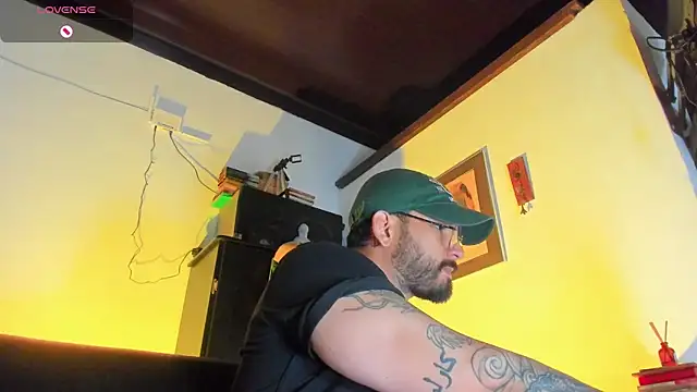 Snapshot of CamiloGray_ chatting on November 9, 2025, 1:20 pm CamiloGray online show from November 9, 2025, 1:20 pm