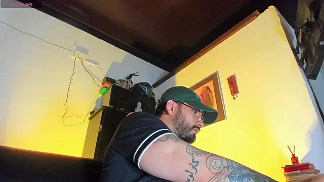 Snapshot of CamiloGray_ chatting on November 10, 2025, 2:16 pm CamiloGray online show from November 10, 2025, 2:16 pm