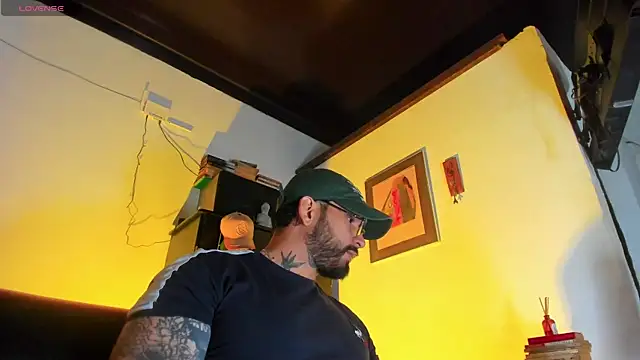 Snapshot of CamiloGray_ chatting on November 20, 2025, 1:55 pm CamiloGray online show from November 20, 2025, 1:55 pm