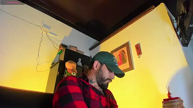 Snapshot of CamiloGray_ chatting on November 21, 2025, 2:27 pm CamiloGray online show from November 21, 2025, 2:27 pm