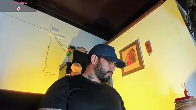 Snapshot of CamiloGray_ chatting on November 28, 2025, 3:47 pm CamiloGray online show from November 28, 2025, 3:47 pm