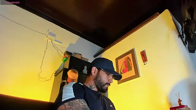 Snapshot of CamiloGray_ chatting on November 29, 2025, 12:52 pm CamiloGray online show from November 29, 2025, 12:52 pm