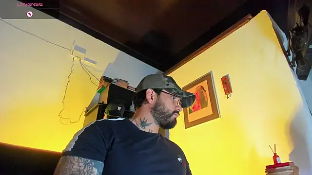 Snapshot of CamiloGray_ chatting on December 5, 2025, 1:52 pm CamiloGray online show from December 5, 2025, 1:52 pm