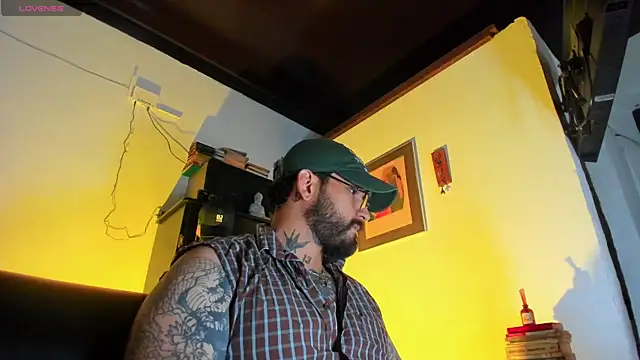 Snapshot of CamiloGray_ chatting on December 15, 2025, 2:54 pm CamiloGray online show from December 15, 2025, 2:54 pm