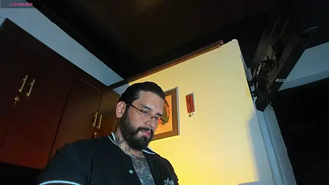 Snapshot of CamiloGray_ chatting on January 10, 2026, 12:40 pm CamiloGray online show from January 10, 2026, 12:40 pm