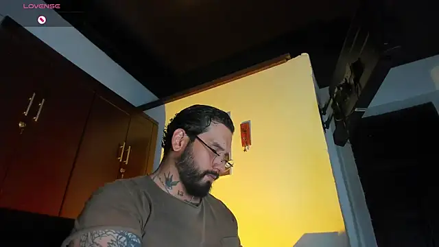 Snapshot of CamiloGray_ chatting on January 12, 2026, 2:44 pm CamiloGray online show from January 12, 2026, 2:44 pm