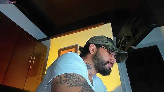 Snapshot of CamiloGray_ chatting on February 21, 2026, 2:07 pm CamiloGray online show from February 21, 2026, 2:07 pm