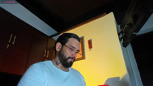 Snapshot of CamiloGray_ chatting on February 24, 2026, 2:04 pm CamiloGray online show from February 24, 2026, 2:04 pm