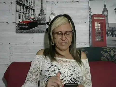 divahot08 online show from December 12, 2024, 2:33 pm