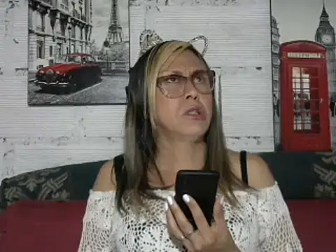 divahot08 online show from January 8, 2025, 5:15 pm