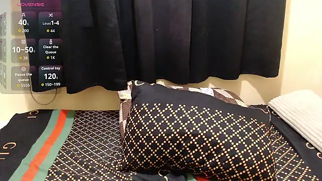 Snapshot of x_brittany_x chatting on February 15, 2026, 1:20 pm x brittany x online show from February 15, 2026, 1:20 pm