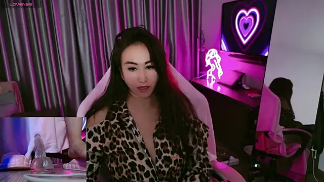 AsianQueens online show from October 31, 2025, 3:57 pm