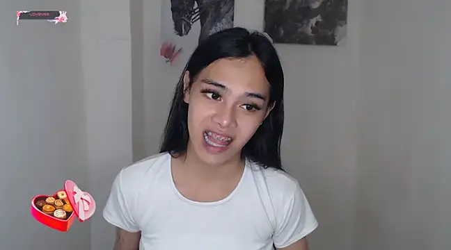 Snapshot of shecutie69 chatting on December 18, 2024, 8:57 pm shecutie69 online show from December 18, 2024, 8:57 pm