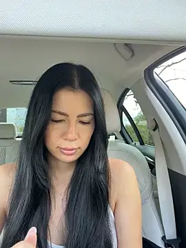 clairewntr online show from April 4, 2026, 12:02 pm