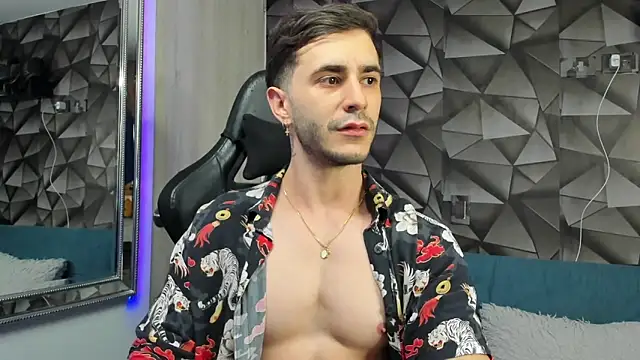 Latino stud4u online show from December 4, 2025, 12:20 am