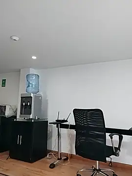 aisha latina online show from October 23, 2025, 4:06 pm