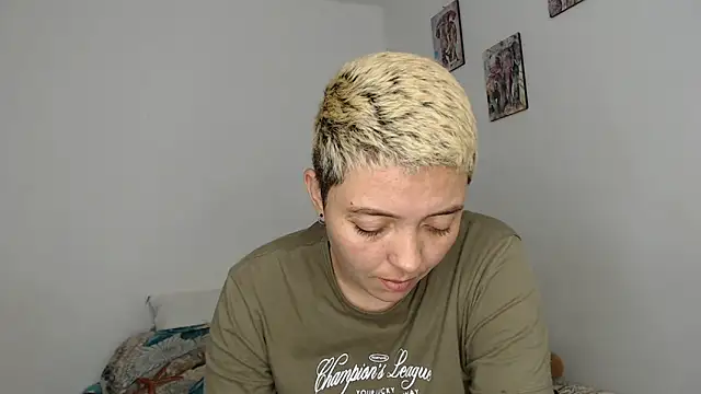 Snapshot of kathy_luisa chatting on February 19, 2026, 11:01 pm kathy luisa online show from February 19, 2026, 11:01 pm