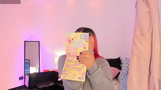 SophieRossi online show from November 8, 2025, 3:39 am