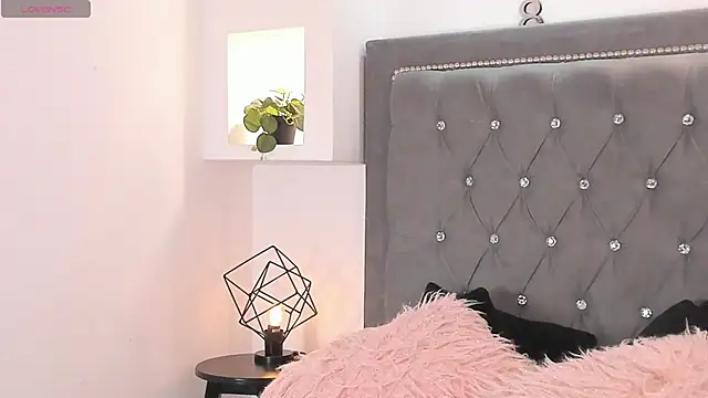 SophieRossi online show from December 3, 2025, 10:08 pm