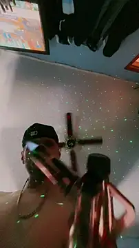 Snapshot of Cloudd_Kingg_Iceyyy chatting on February 6, 2026, 4:43 pm Cloudd Kingg Iceyyy online show from February 6, 2026, 4:43 pm