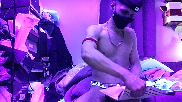 Cloudd Kingg Iceyyy online show from May 29, 2026, 5:00 pm