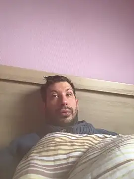 Snapshot of Taxidriver1988 chatting on December 18, 2025, 9:26 am Taxidriver1988 online show from December 18, 2025, 9:26 am