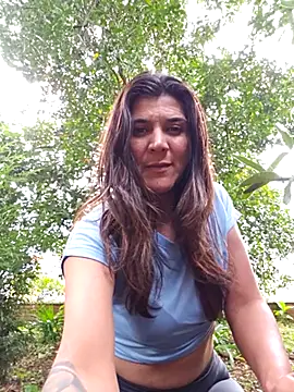 Snapshot of Yuky_ta chatting on February 9, 2025, 10:21 pm Yuky ta online show from February 9, 2025, 10:21 pm