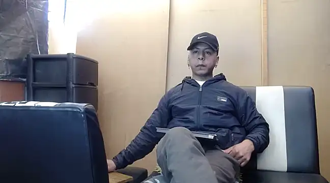 Snapshot of Black_hot266 chatting on December 12, 2024, 1:39 pm Black hot266 online show from December 12, 2024, 1:39 pm