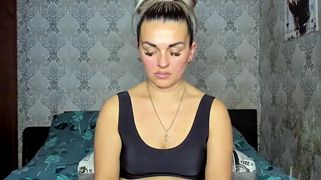 Snapshot of NicoletMoore chatting on December 17, 2025, 8:37 pm NicoletMoore online show from December 17, 2025, 8:37 pm