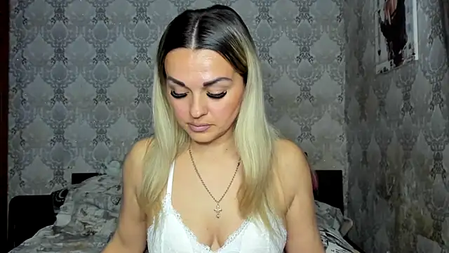 Snapshot of NicoletMoore chatting on March 19, 2026, 8:35 pm NicoletMoore online show from March 19, 2026, 8:35 pm