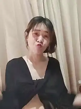 Snapshot of Little_suzy5 chatting on December 12, 2024, 1:32 am Little suzy5 online show from December 12, 2024, 1:32 am