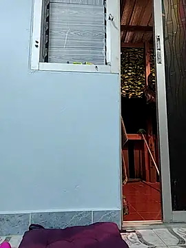 Snapshot of Little_suzy5 chatting on November 27, 2025, 7:27 pm Little suzy5 online show from November 27, 2025, 7:27 pm