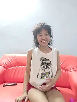 Snapshot of Little_suzy5 chatting on December 17, 2025, 9:32 pm Little suzy5 online show from December 17, 2025, 9:32 pm