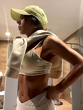 Snapshot of RouseColins chatting on November 16, 2025, 6:35 pm RouseColins online show from November 16, 2025, 6:35 pm