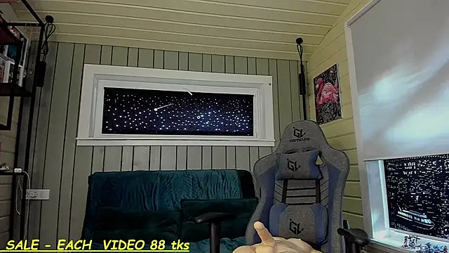 SandyChris online show from September 28, 2025, 9:25 am