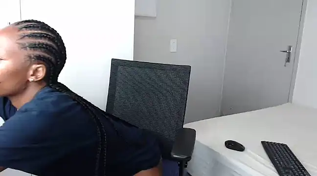 QUEENMANDYY online show from January 16, 2025, 5:44 pm