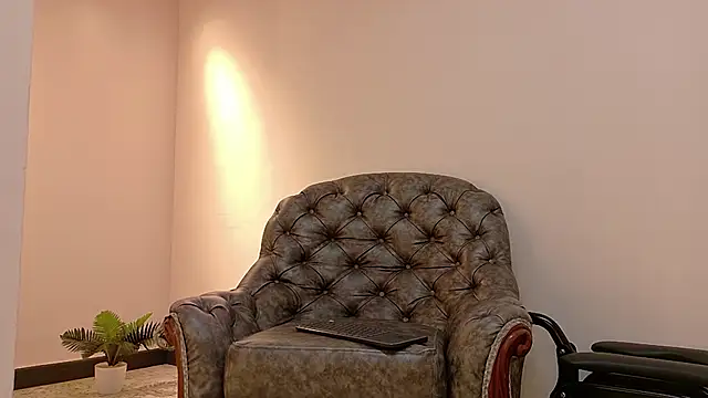 niky smit online show from March 8, 2025, 11:37 am