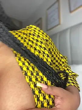 Snapshot of Hyra_Ari chatting on December 21, 2025, 2:02 pm Hyra Ari online show from December 21, 2025, 2:02 pm