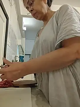 Susannemilf online show from March 30, 2026, 4:24 am